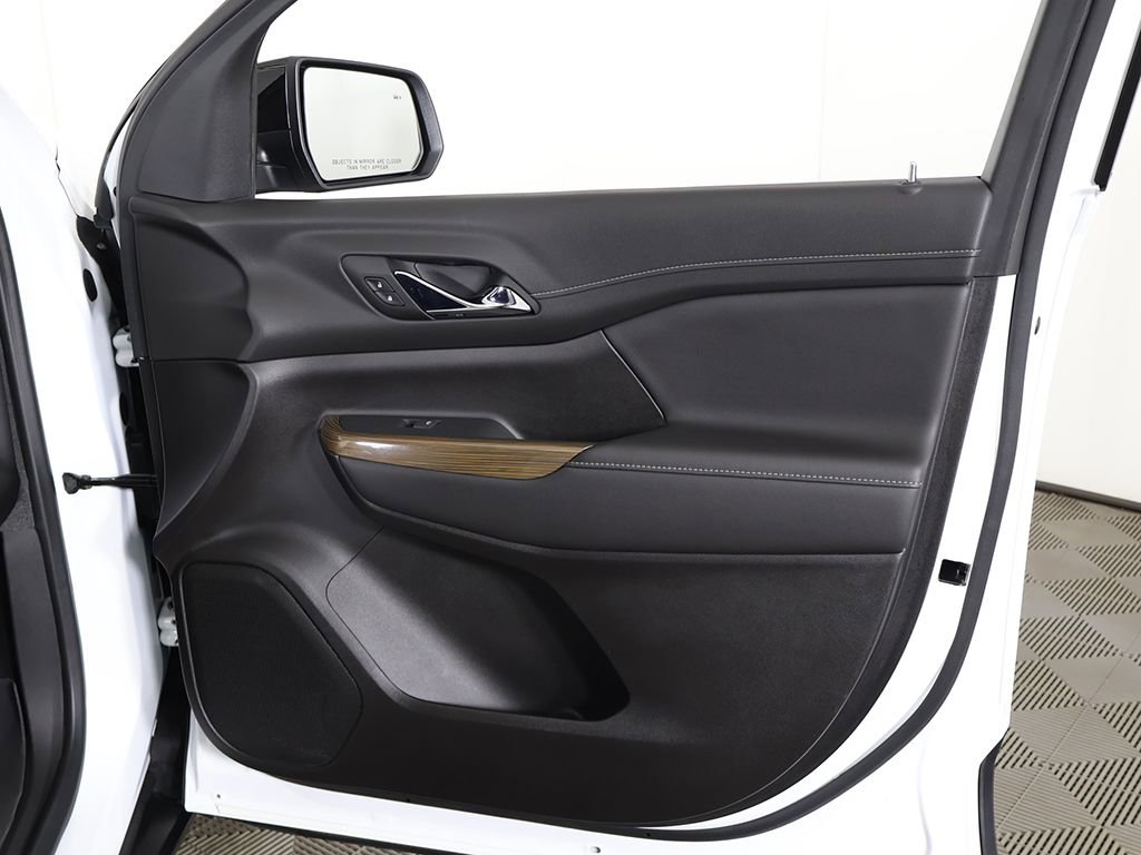 Used 2023 GMC Acadia SLE w/ Driver Convenience Package image 25