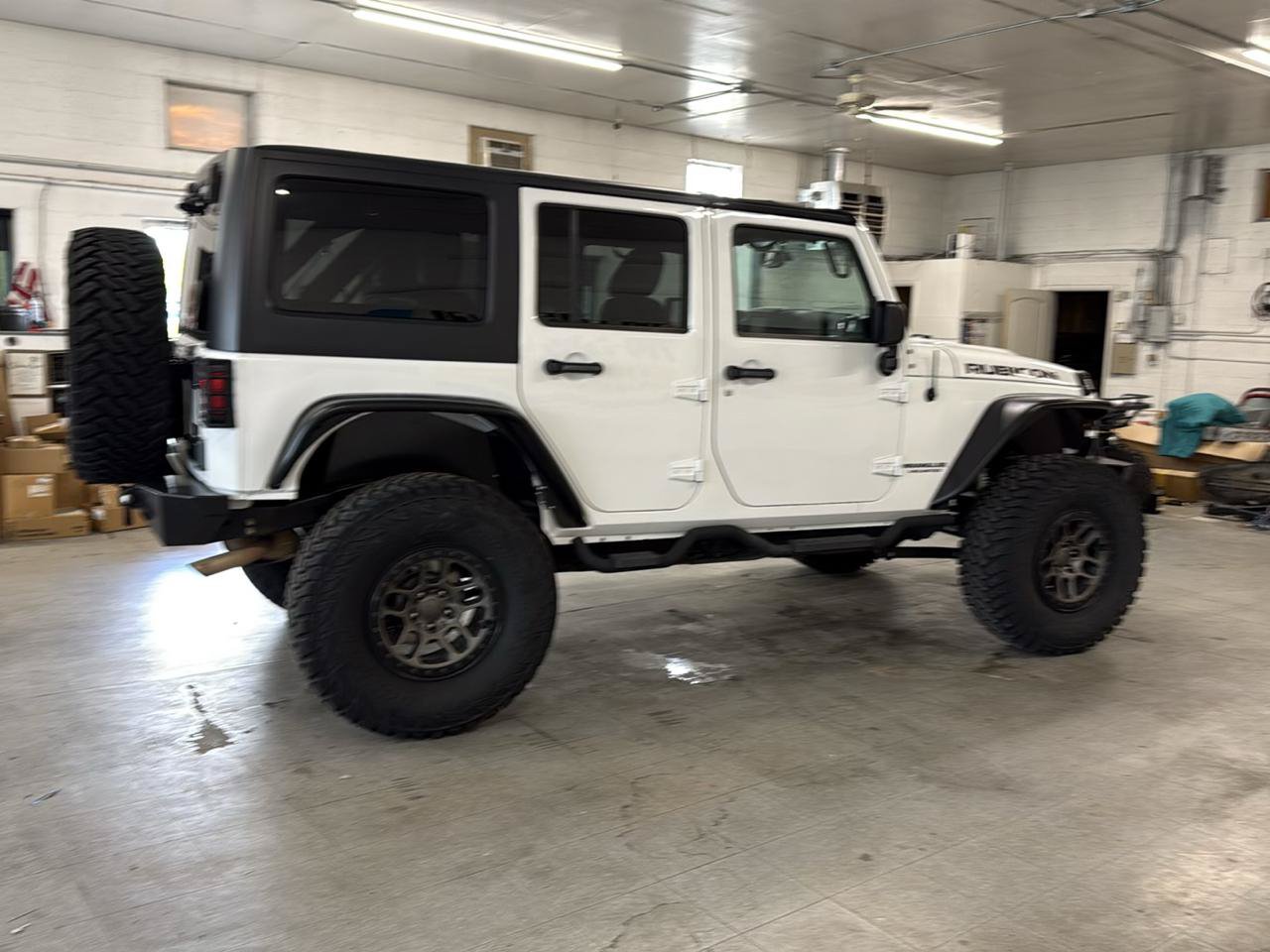 Used 2016 Jeep Wrangler Unlimited Rubicon AWD/4WD image 4