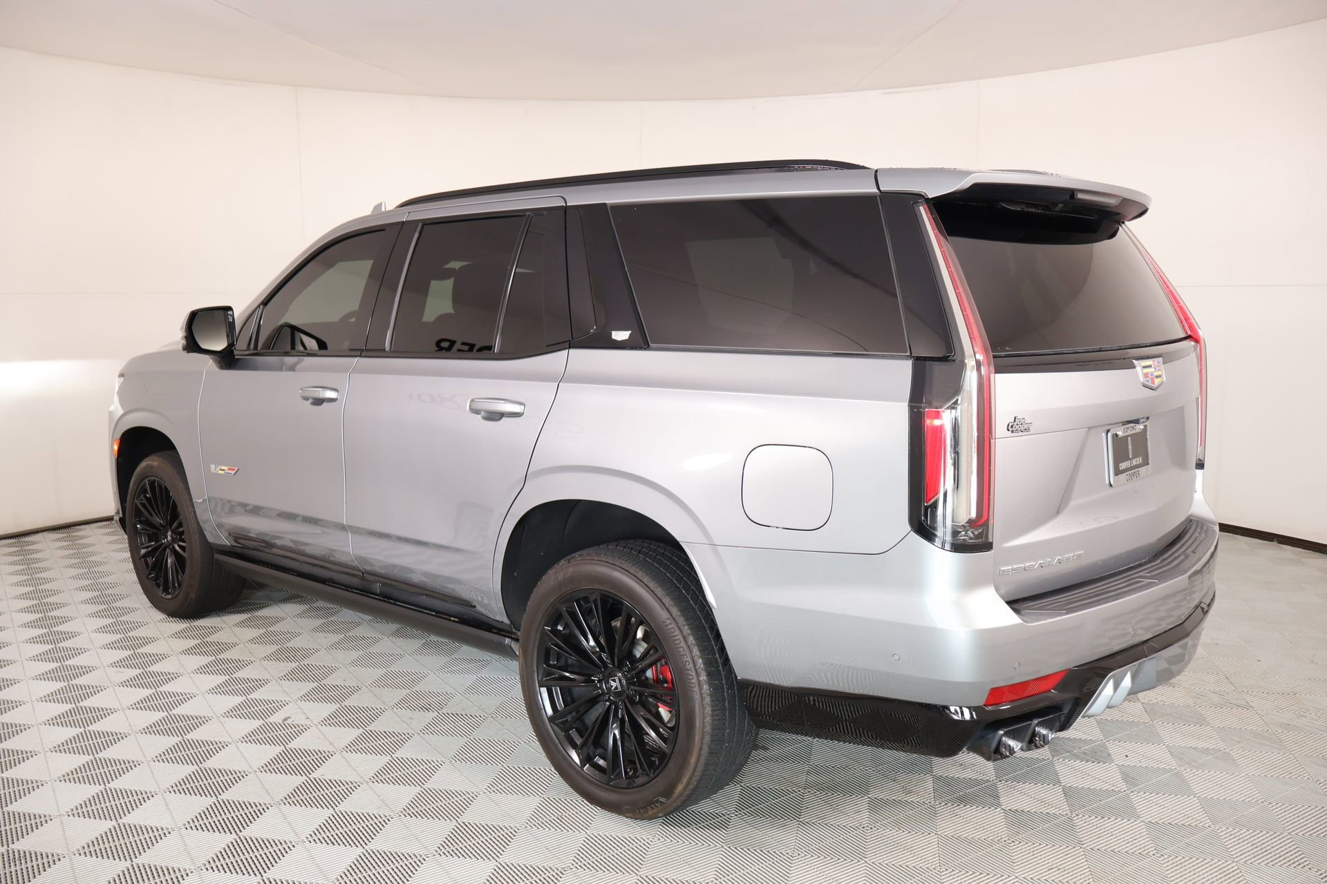 Used 2023 Cadillac Escalade V w/ LPO, Floor Liner Package AWD/4WD image 26