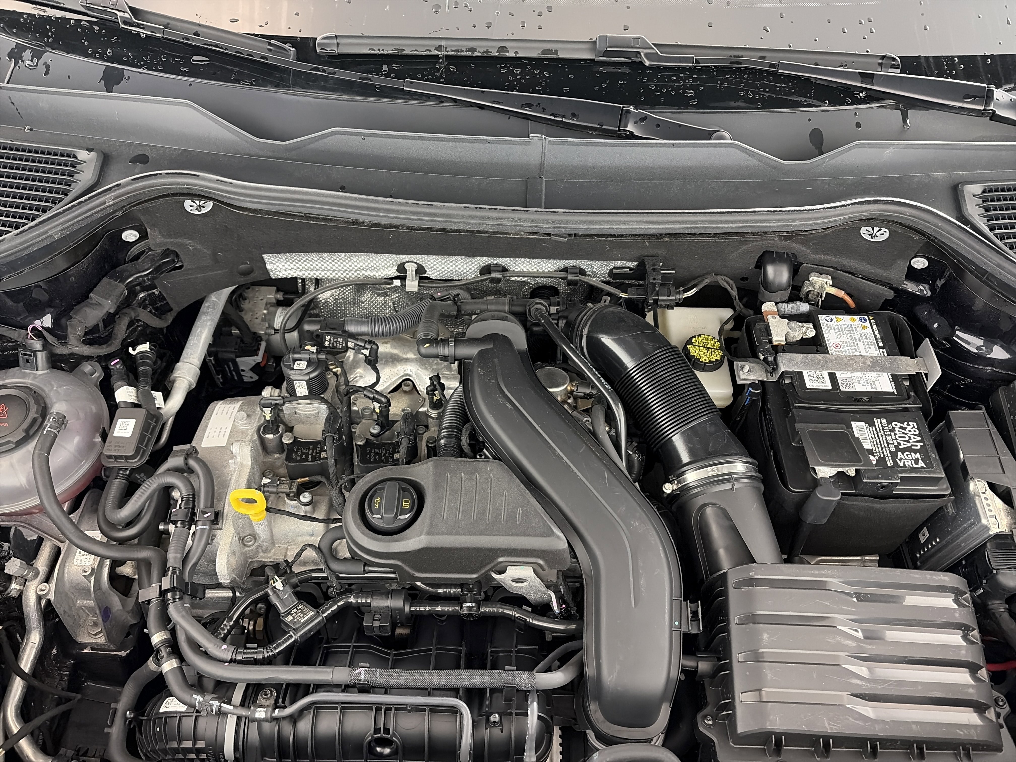 Used 2024 Volkswagen Taos SE w/ Panoramic Sunroof Package image 11