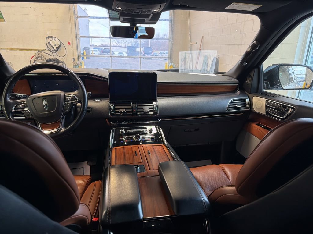 Used 2019 Lincoln Navigator L Reserve image 3