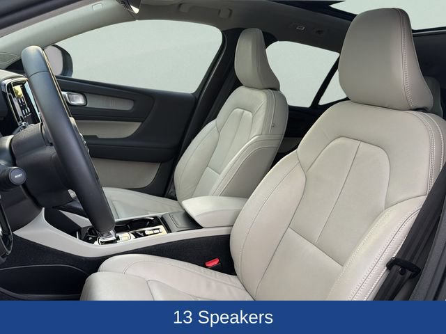 Used 2023 Volvo XC40 B4 Ultimate FWD image 15