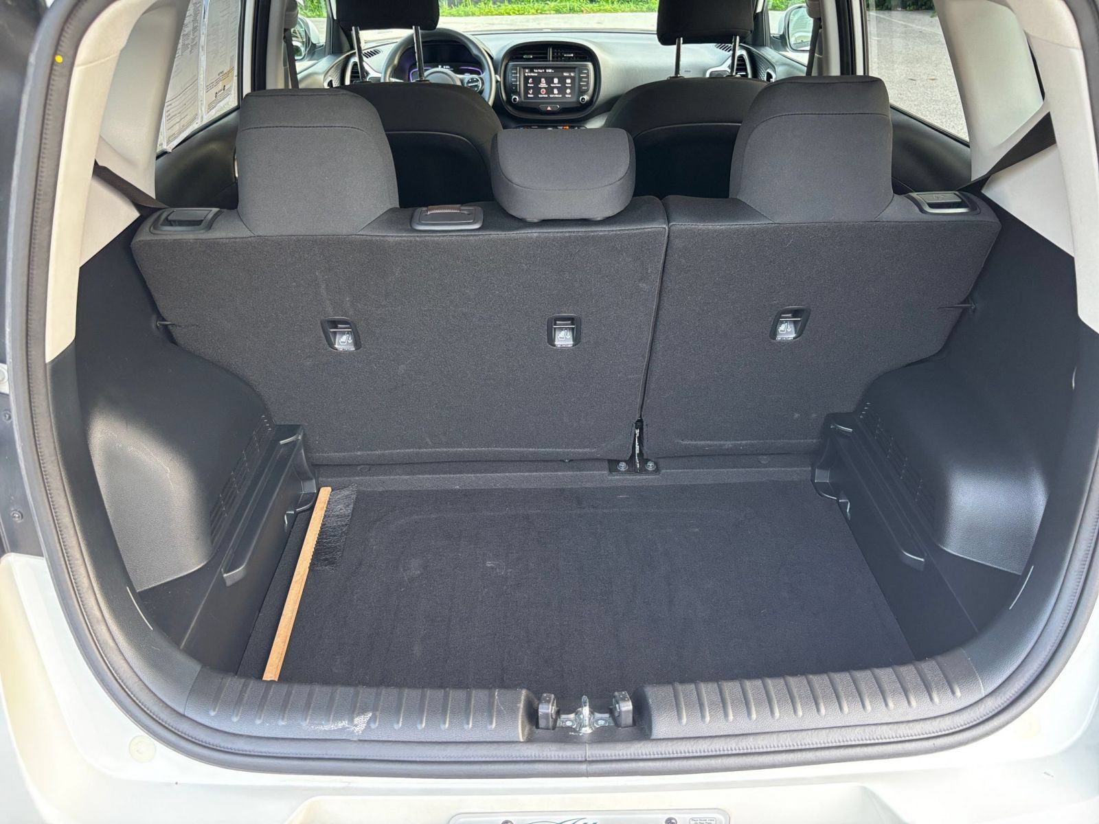 Used 2025 Kia Soul LX w/ LX Technology Package FWD image 28