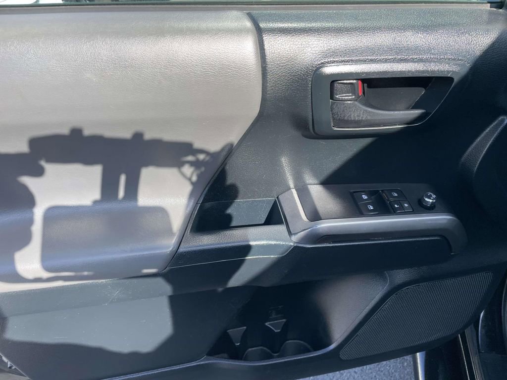 Used 2017 Toyota Tacoma SR5 w/ Tow Package image 25