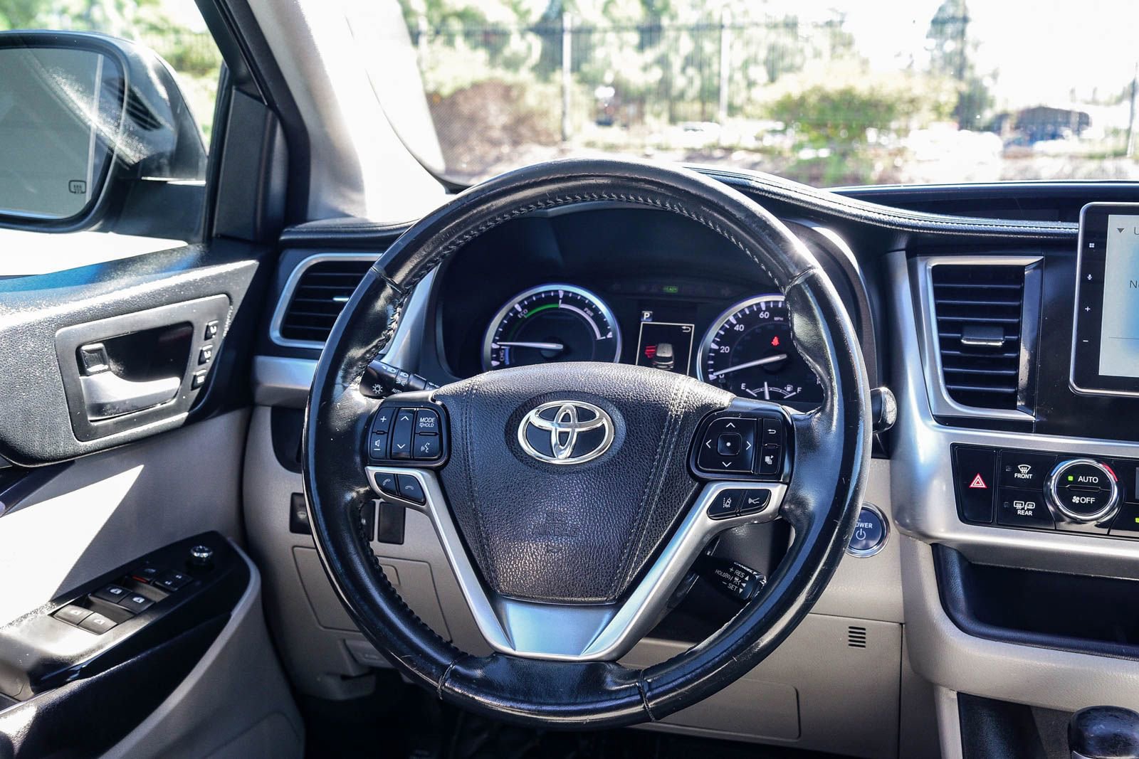 Used 2017 Toyota Highlander Limited image 17