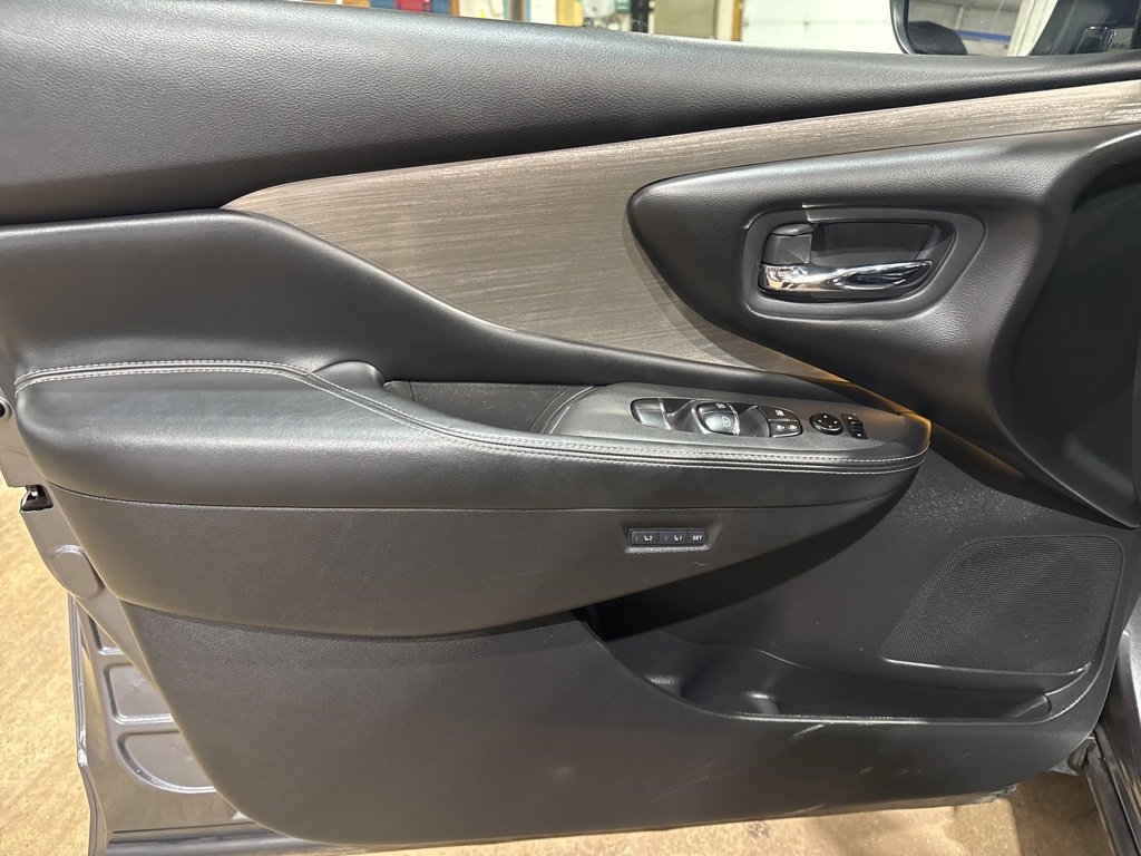 Used 2017 Nissan Murano Platinum w/ Platinum Technology Package image 19