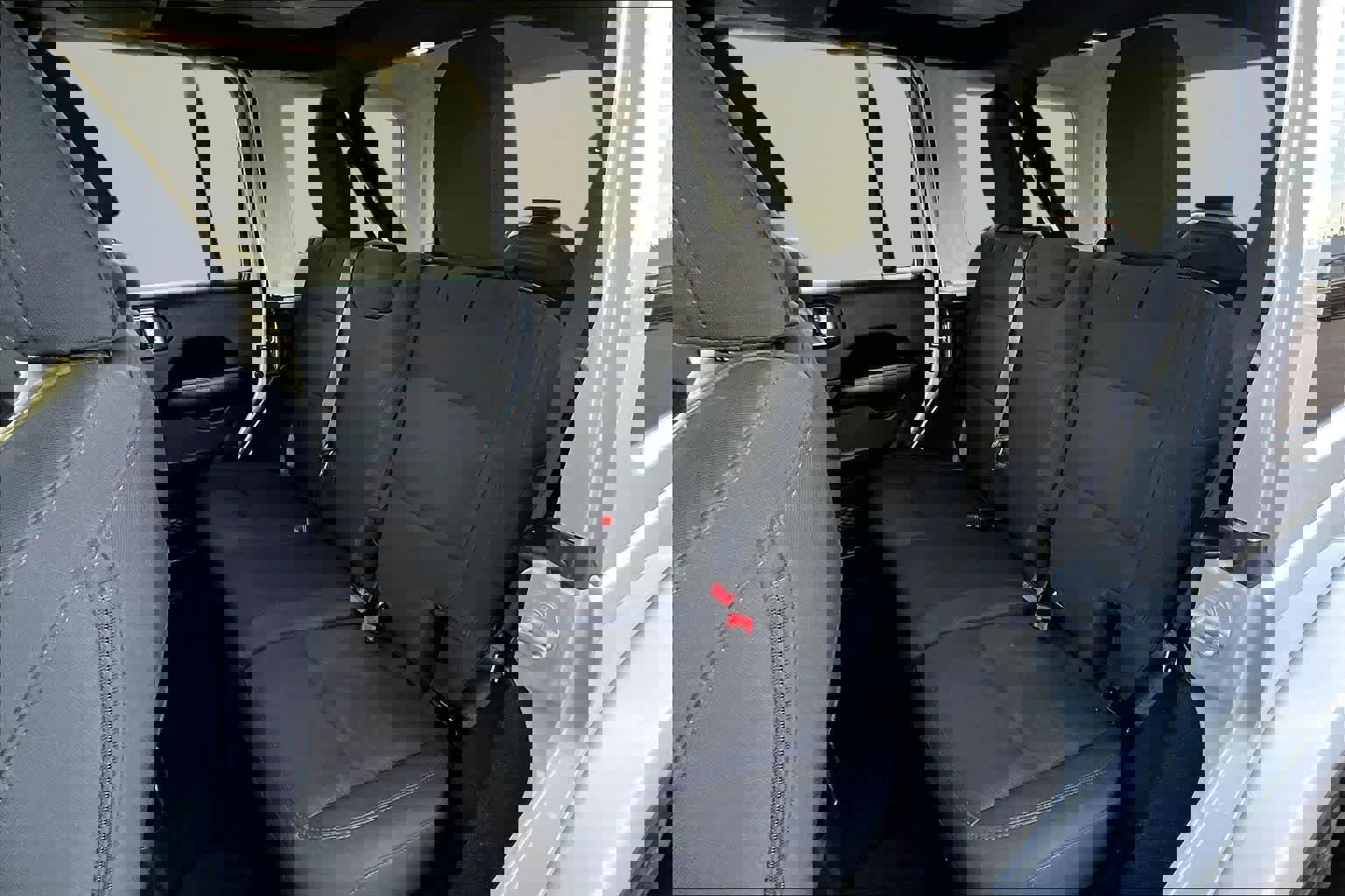 Used 2023 Jeep Wrangler Sahara image 13