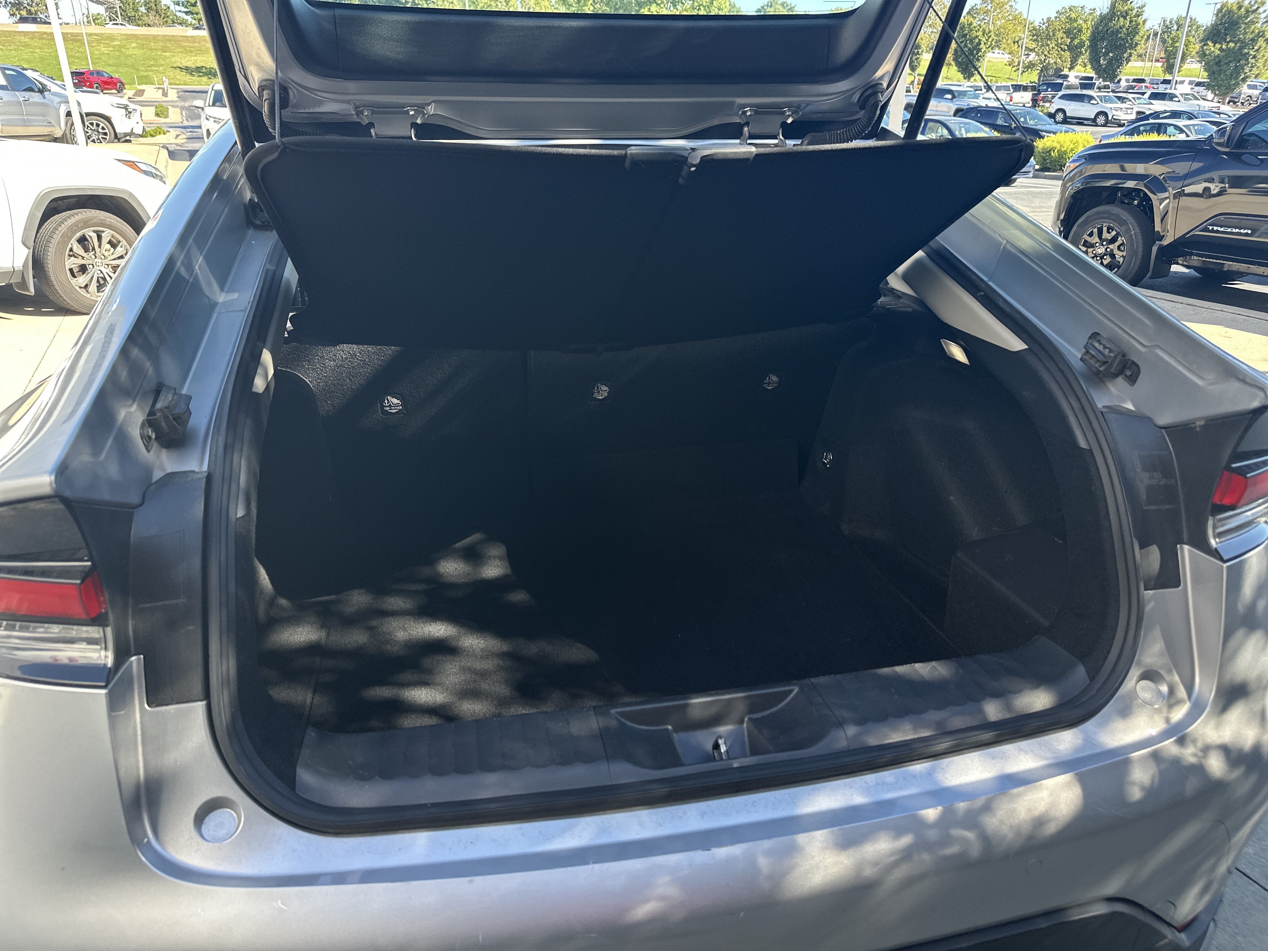 Used 2025 Toyota Prius LE FWD image 31