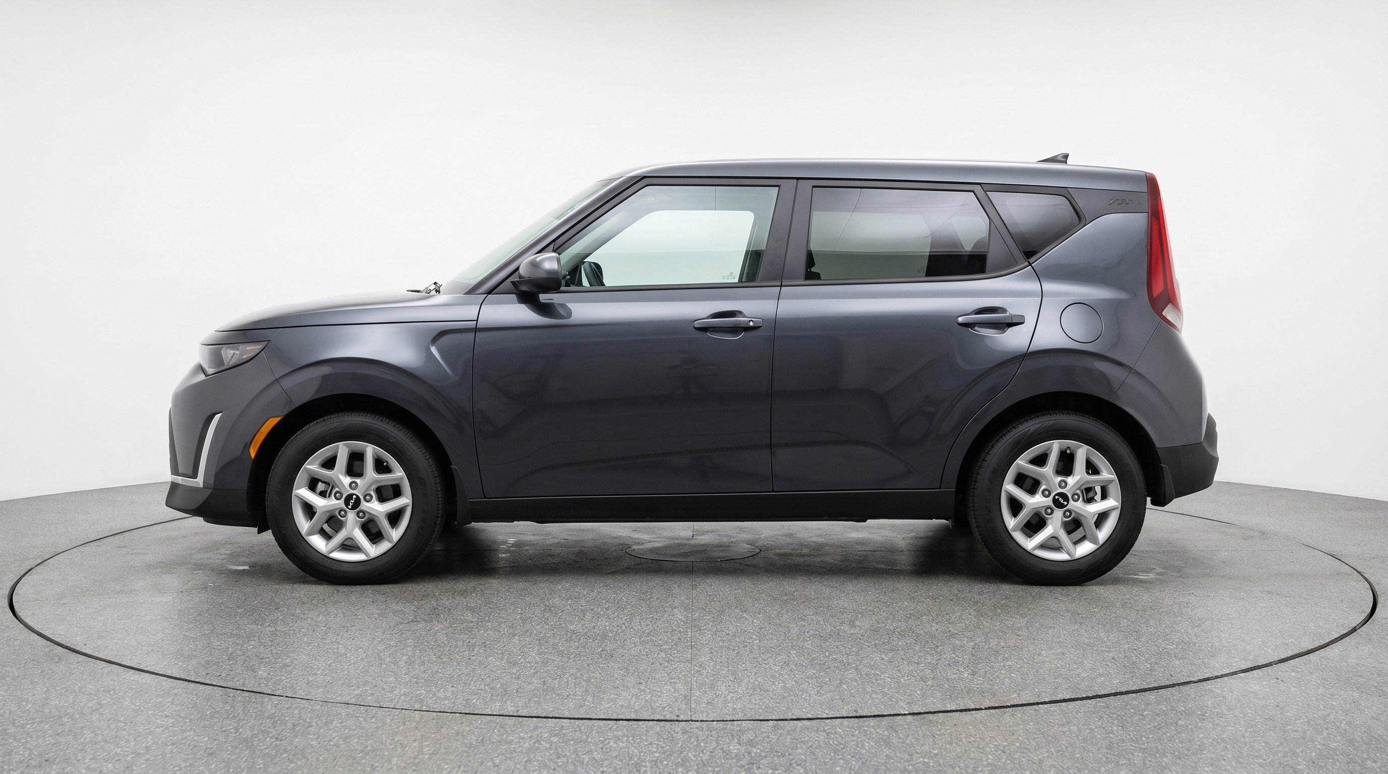Used 2025 Kia Soul LX w/ LX Technology Package FWD image 5