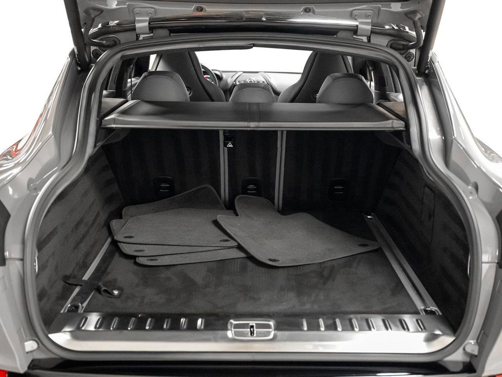 Used 2021 Aston Martin DBX image 57