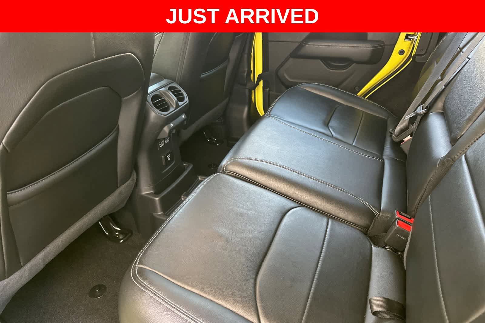 Used 2023 Jeep Wrangler Unlimited Sahara AWD/4WD image 4