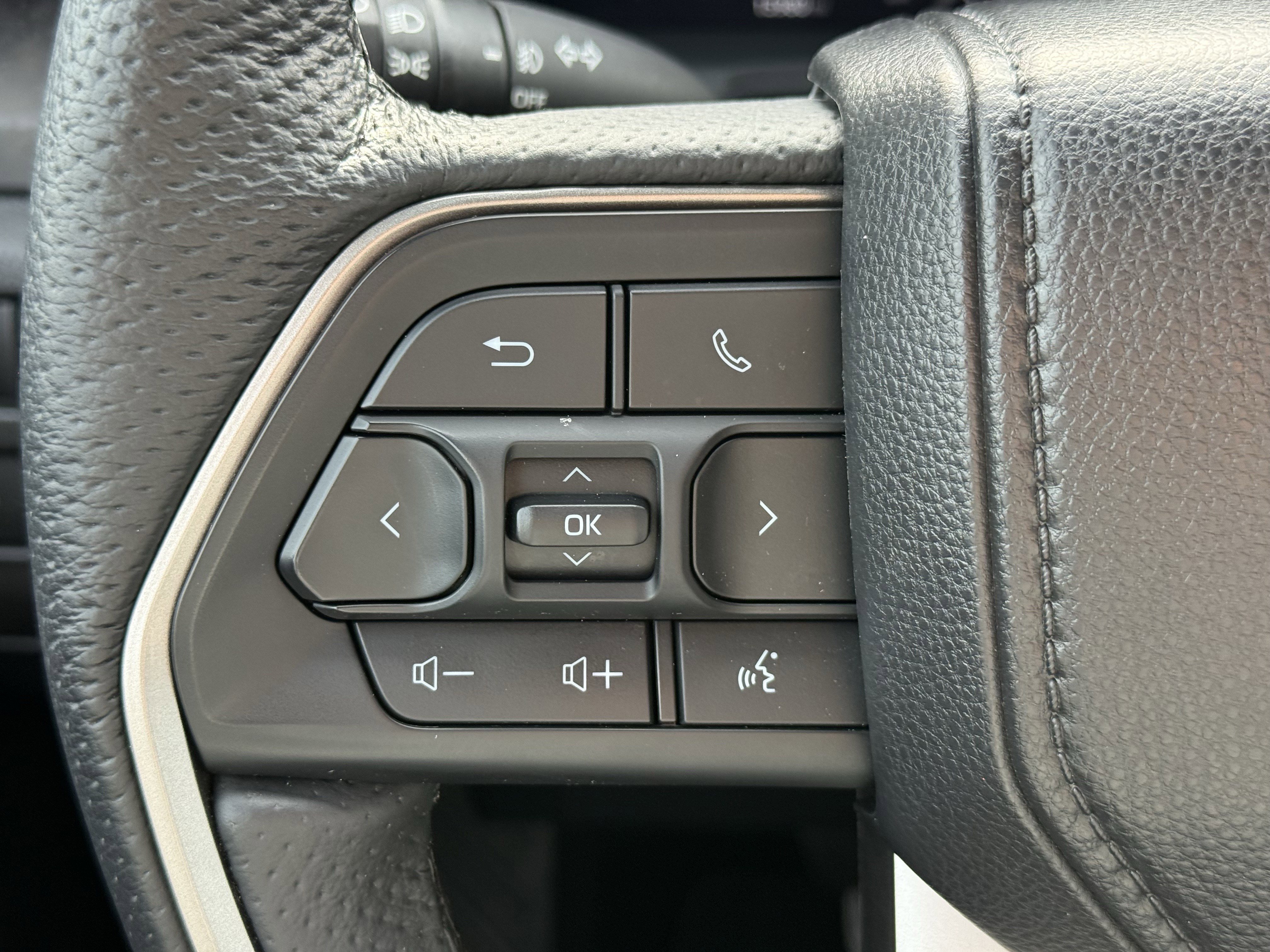 Used 2025 Toyota Tacoma 4x4 Double Cab image 16