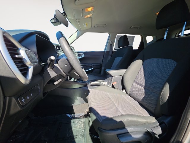 Used 2024 Kia Soul LX w/ LX Technology Package FWD image 9