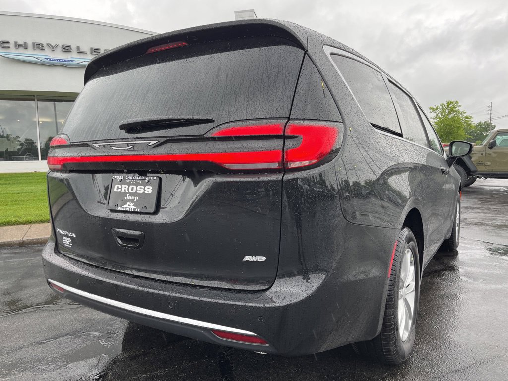 New 2027 Chrysler Pacifica Select AWD/4WD image 41