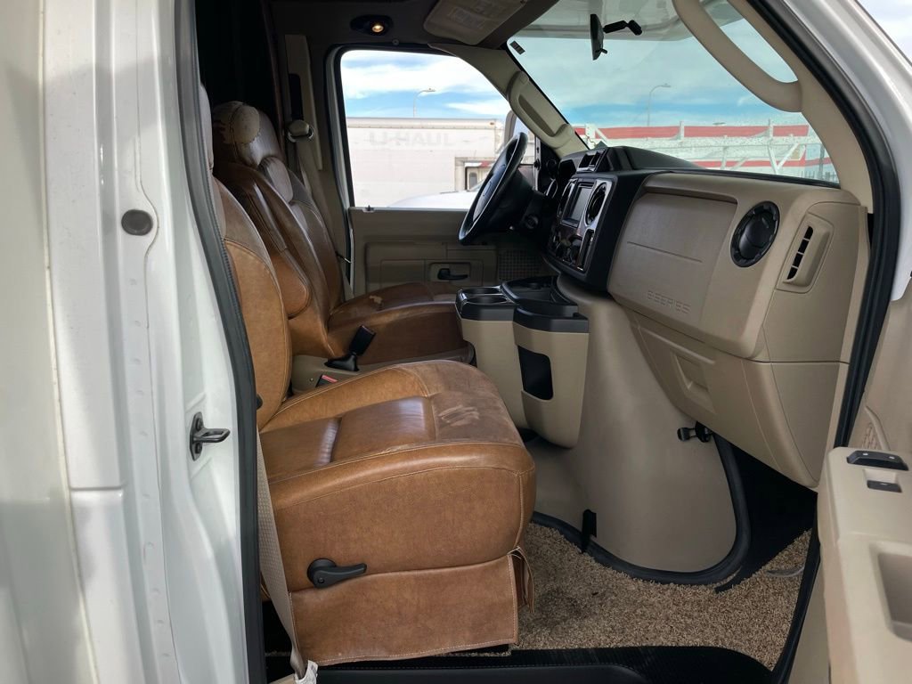 Used 2013 Ford E-450 and Econoline 450 Super Duty w/ Motorhome Prep Pkg RWD image 25