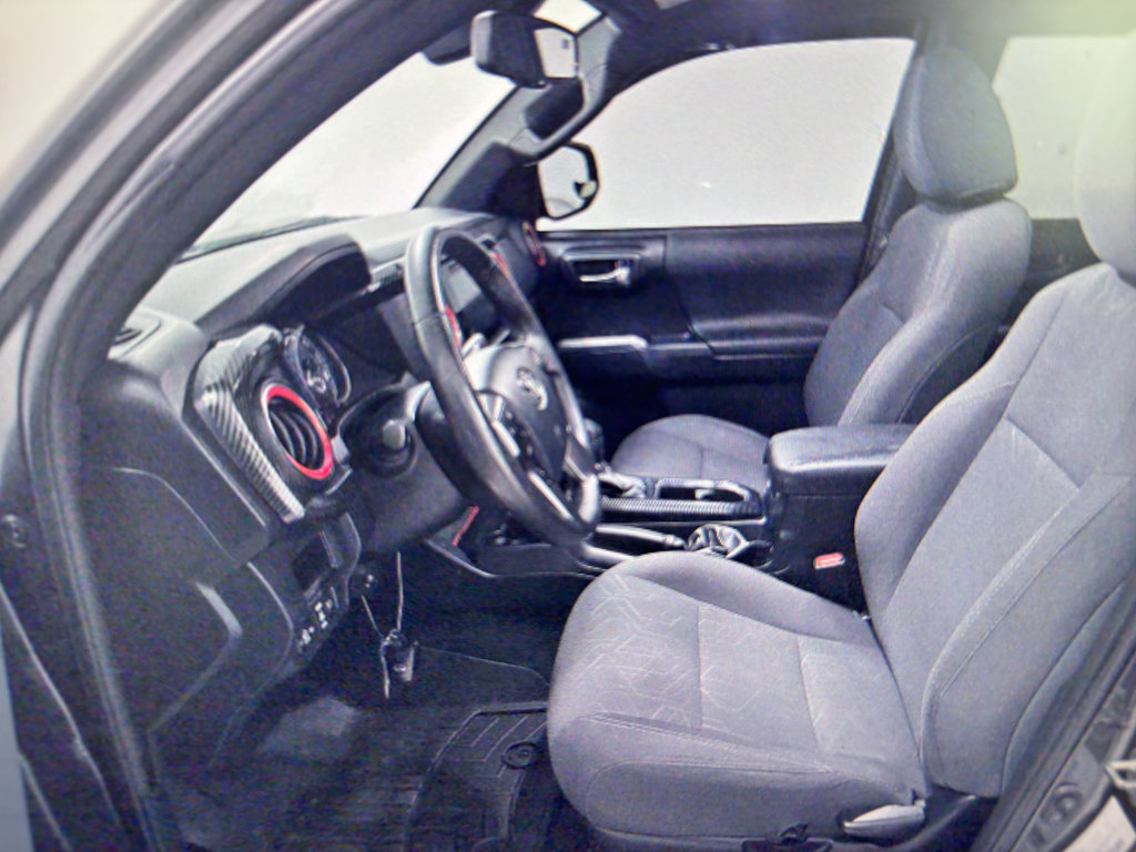 Used 2018 Toyota Tacoma TRD Sport RWD image 3