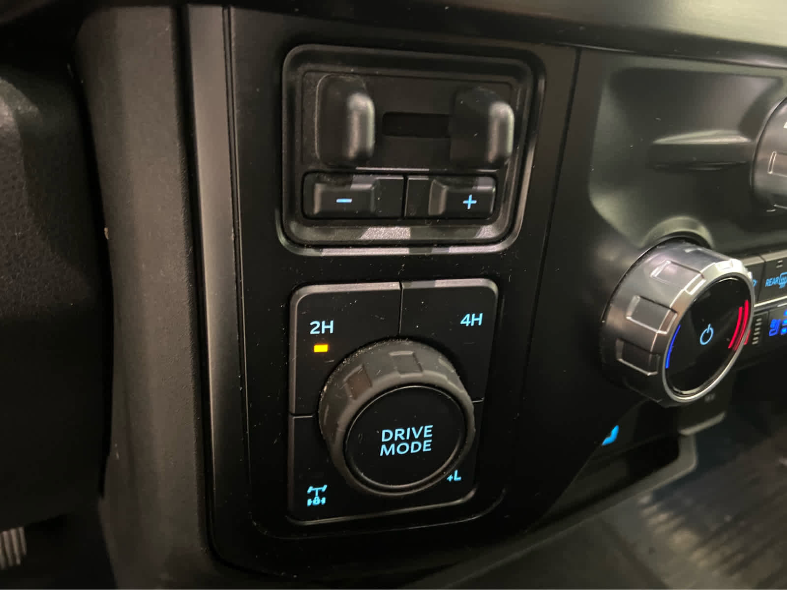 Used 2023 Ford F250 Lariat w/ Sport Appearance Package image 40