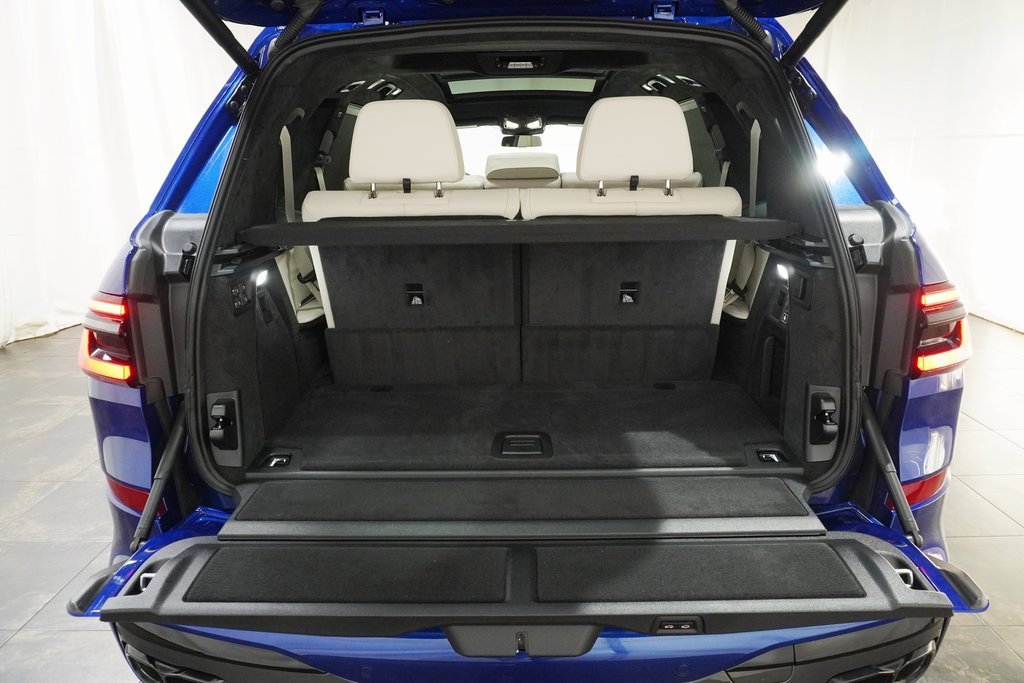 Used 2025 BMW X7 M60i image 7