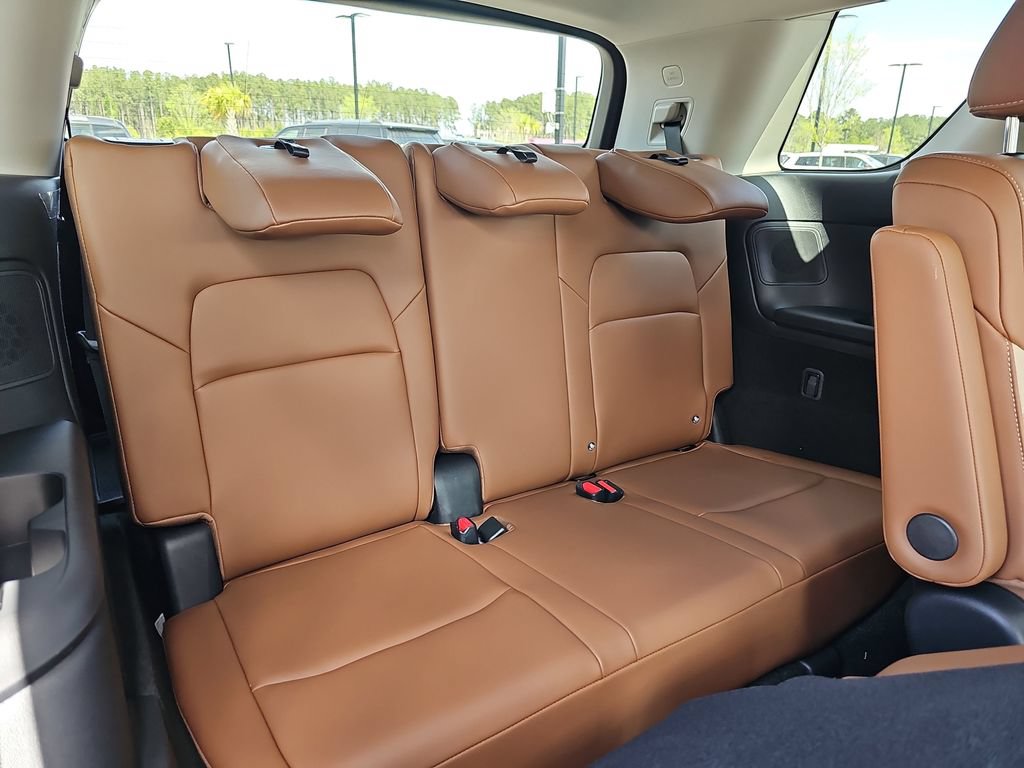 New 2026 Nissan Pathfinder Platinum FWD image 15