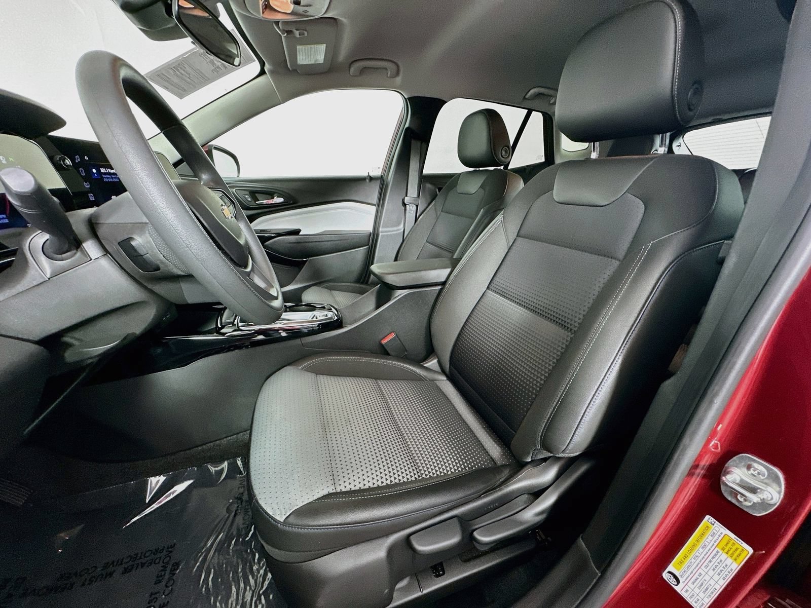 Used 2025 Chevrolet Trax LT FWD image 20