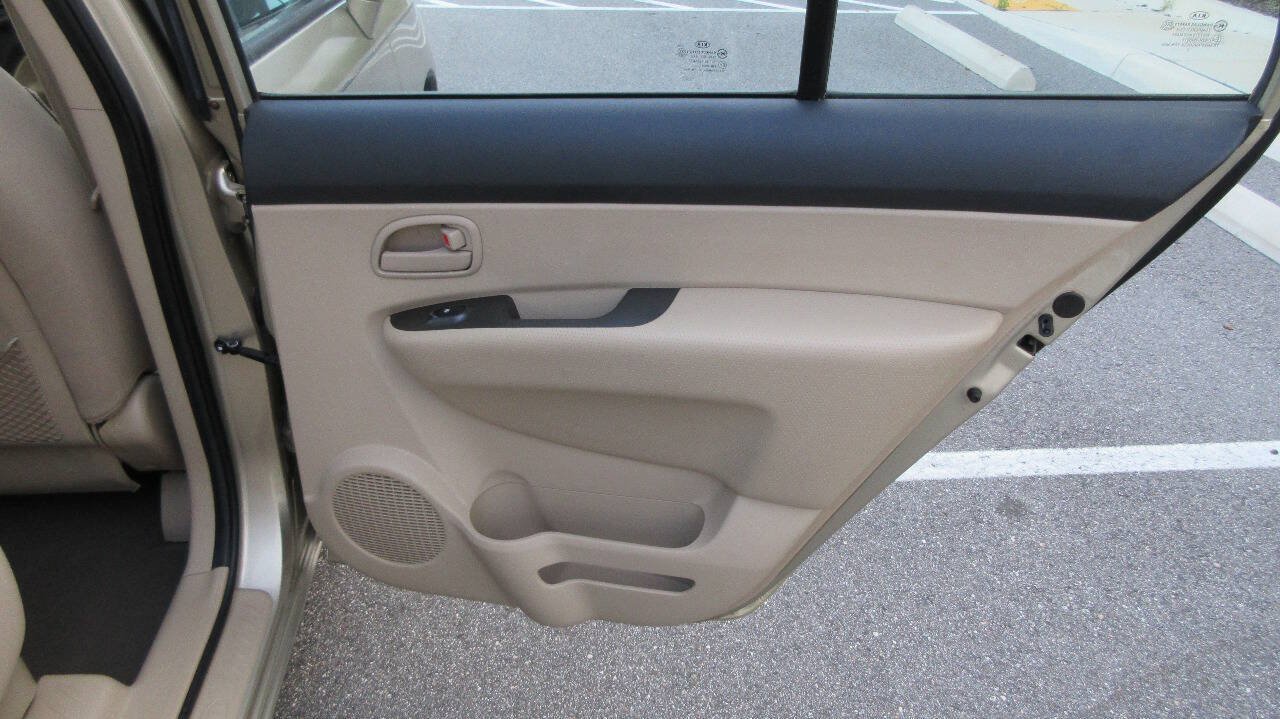 Used 2008 Kia Rondo LX FWD image 22