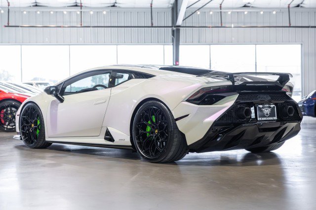 Used 2024 Lamborghini Huracan Tecnica image 4