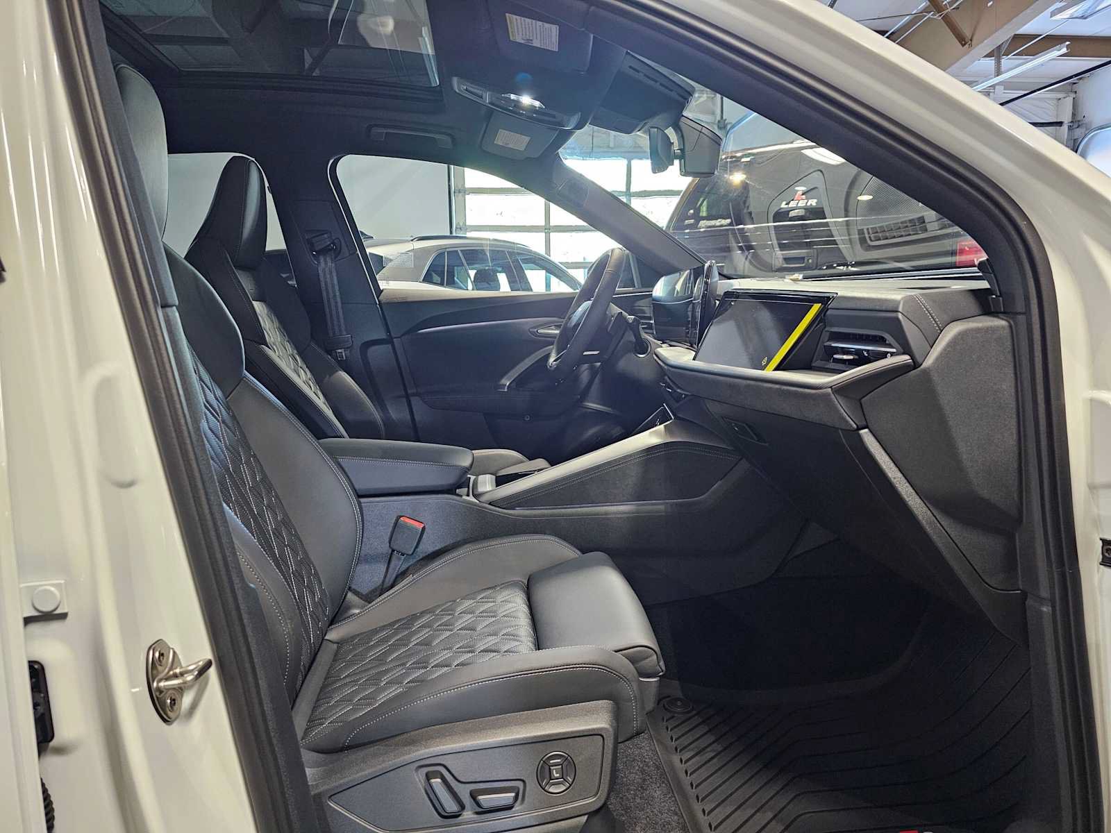 New 2026 Audi SQ5 Prestige AWD/4WD image 10