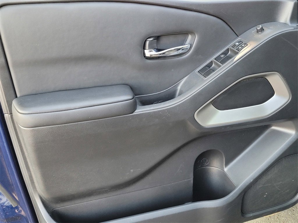 Used 2023 Nissan Frontier SV image 15