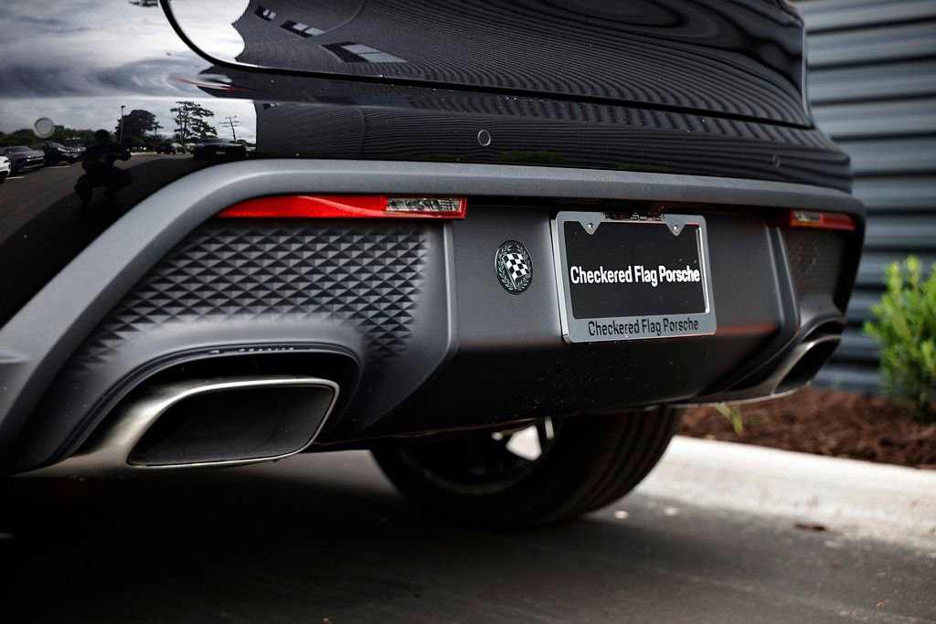 Certified 2026 Porsche Macan image 15