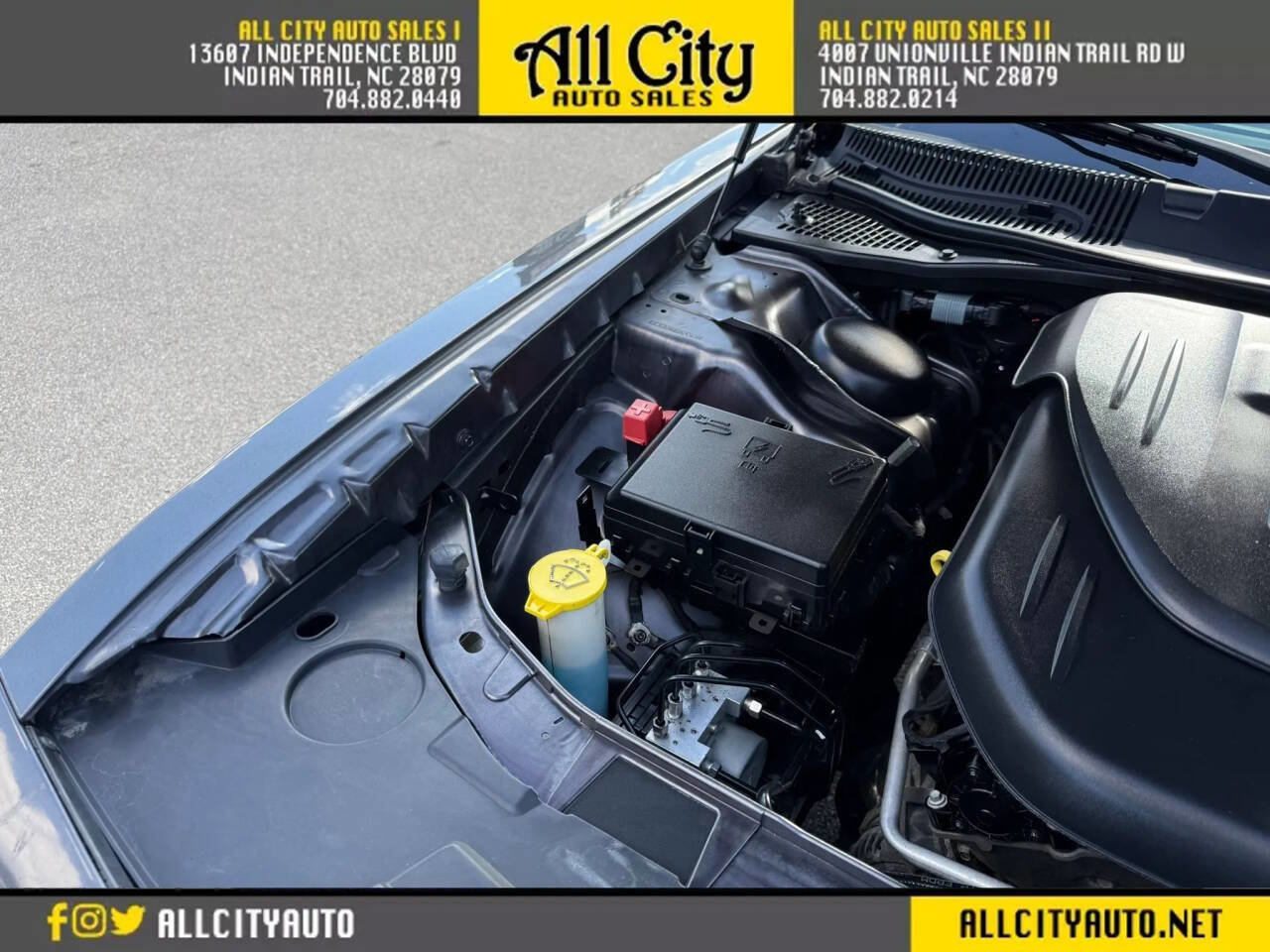 Used 2016 Dodge Challenger SXT w/ Blacktop Package RWD image 33