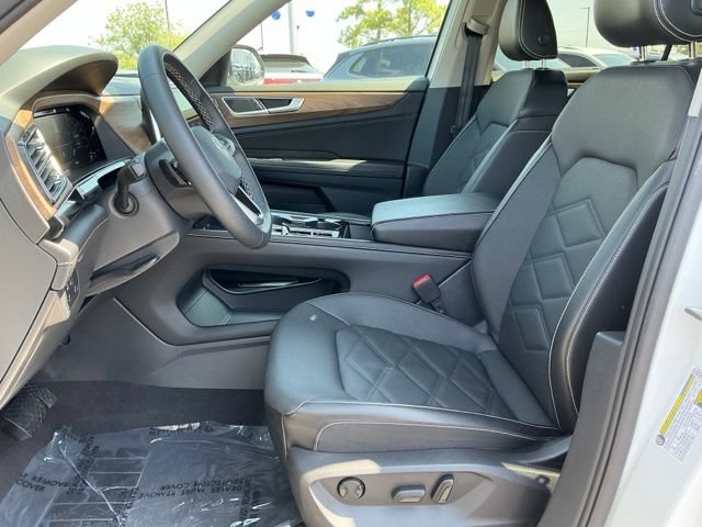 Used 2024 Volkswagen Atlas SE AWD/4WD image 13