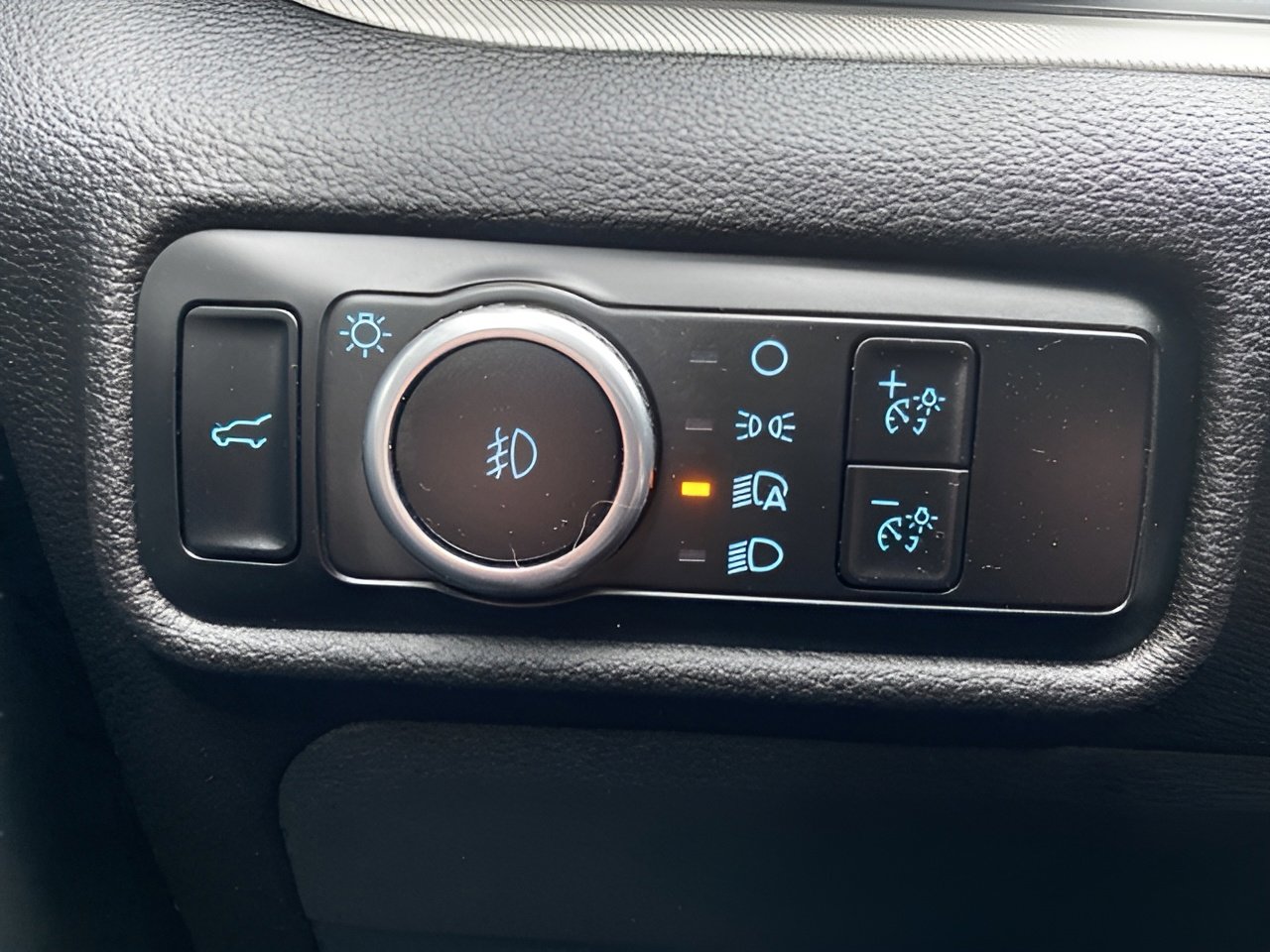 Used 2023 Ford Explorer XLT w/ Equipment Group 202A image 47