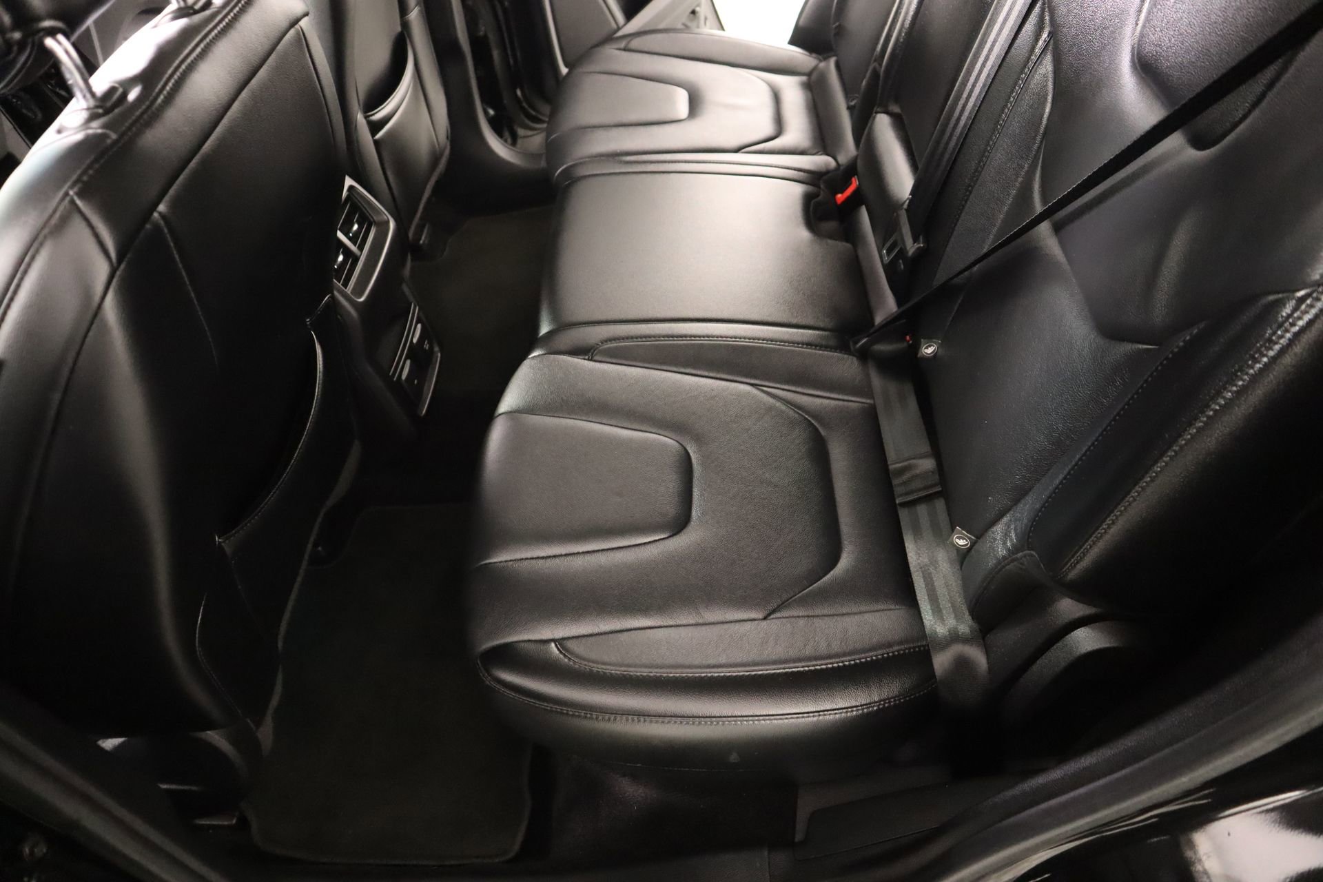 Used 2015 Ford Edge Titanium w/ Technology Package image 13