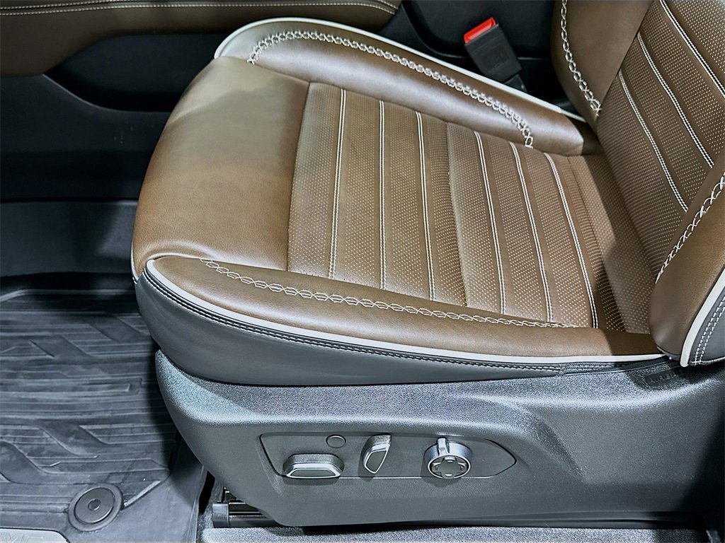 Used 2025 GMC Yukon Denali Ultimate image 20