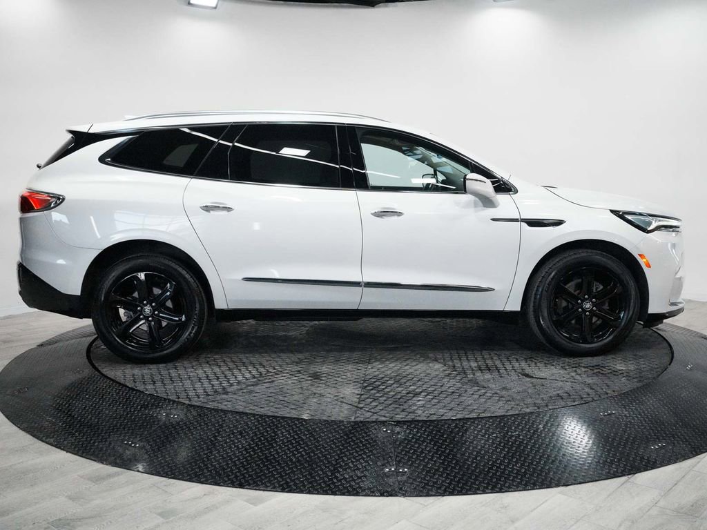 Used 2023 Buick Enclave Essence w/ Experience Buick Package image 5