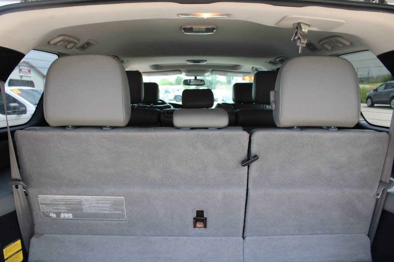 Used 2017 Toyota Sequoia SR5 AWD/4WD image 15