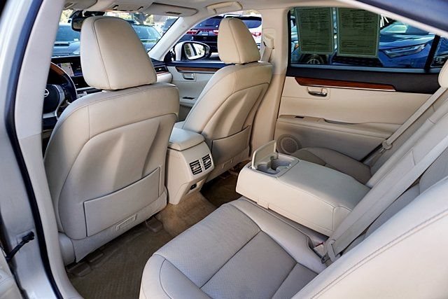 Used 2014 Lexus ES 300h w/ Luxury Package w/Bamboo Trim FWD image 26