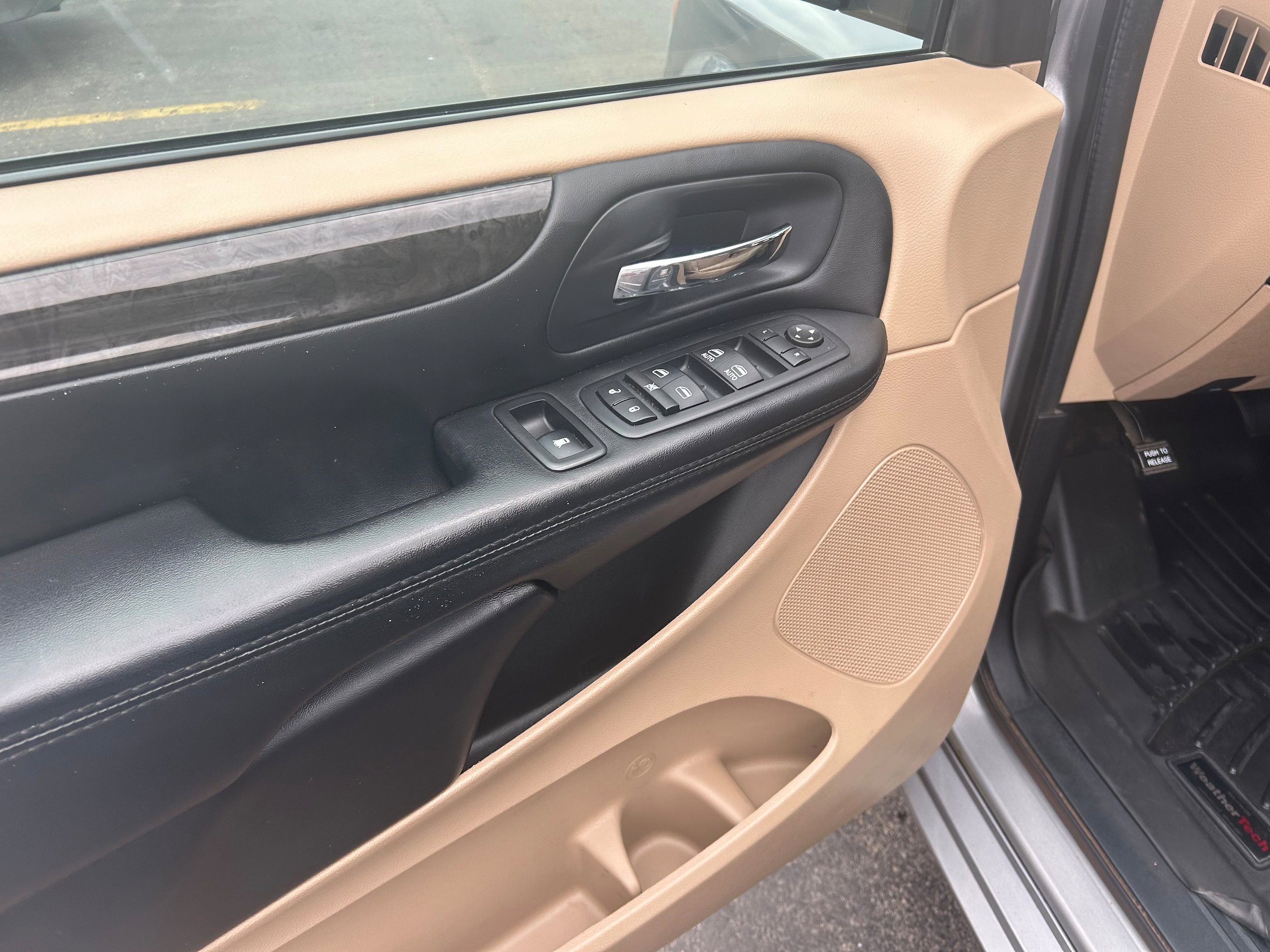 Used 2016 Dodge Grand Caravan SE w/ Quick Order Package 29E SE FWD image 5