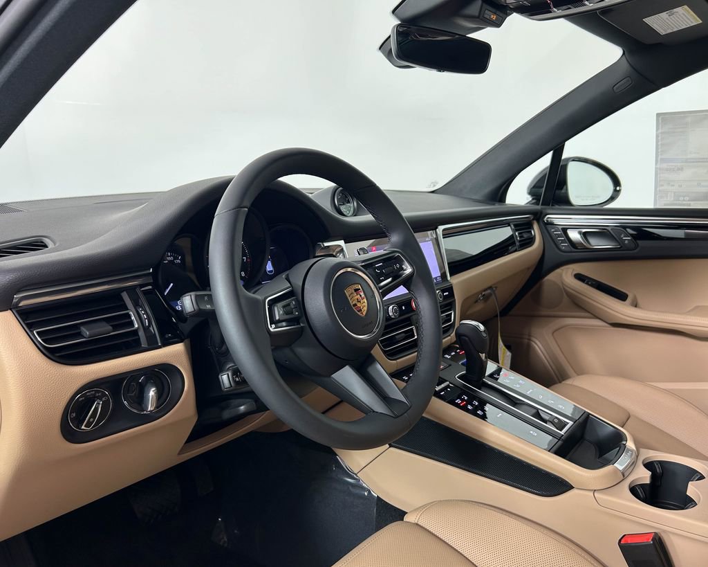 New 2026 Porsche Macan AWD/4WD image 4