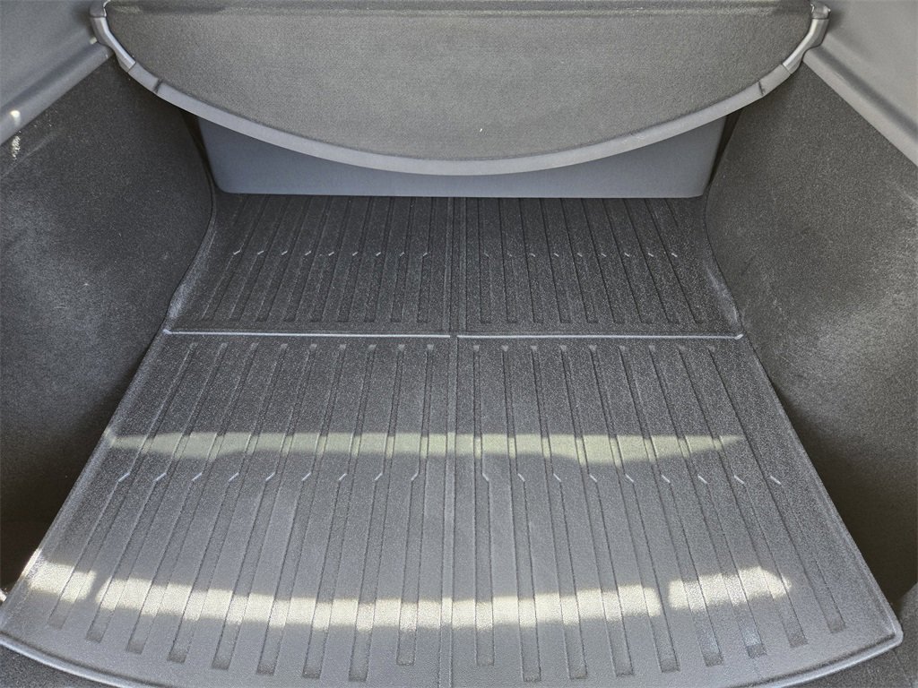 Used 2026 Tesla Model Y Long Range image 32