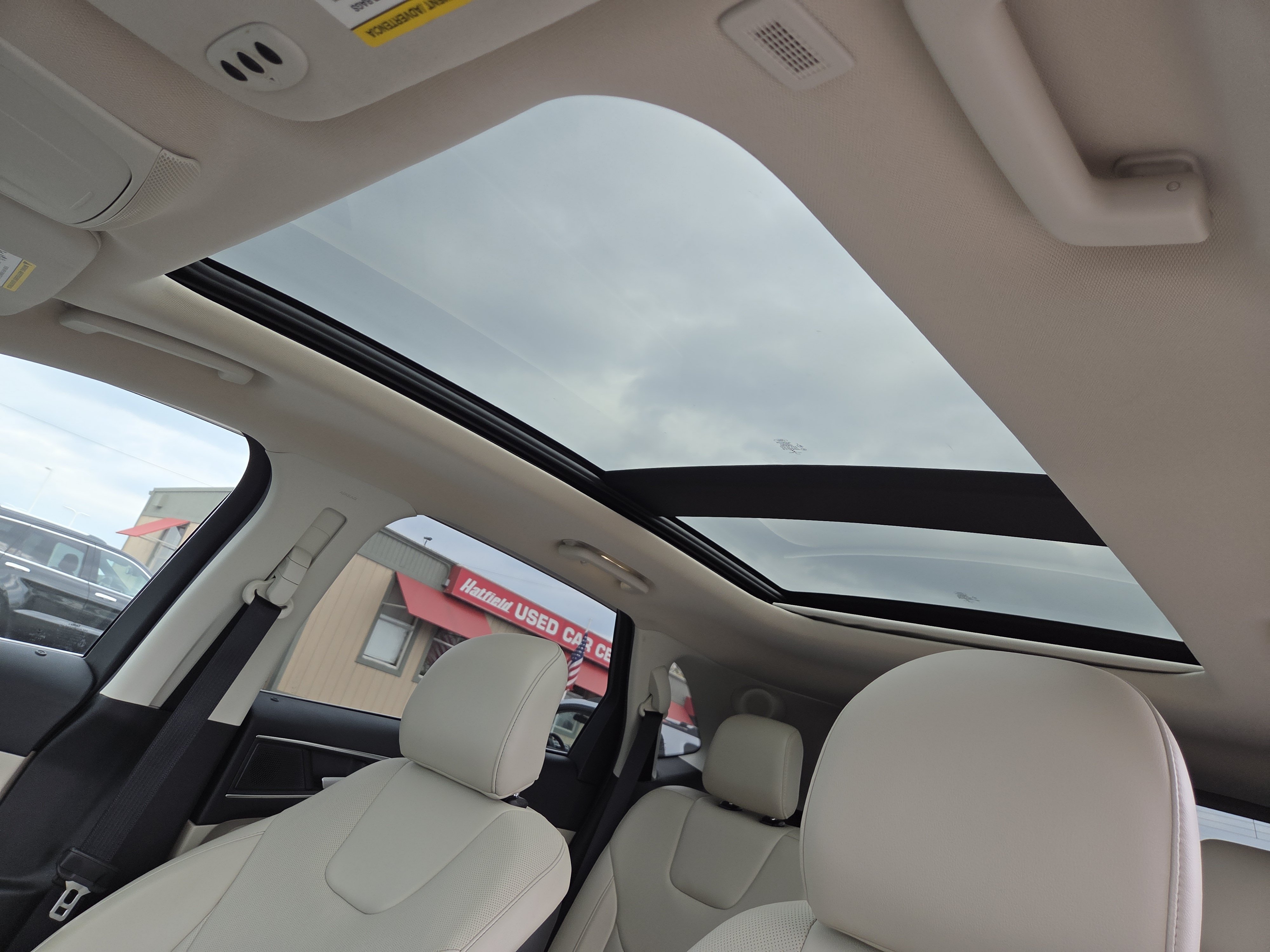 Used 2019 Ford Edge Titanium w/ Equipment Group 301A AWD/4WD image 3