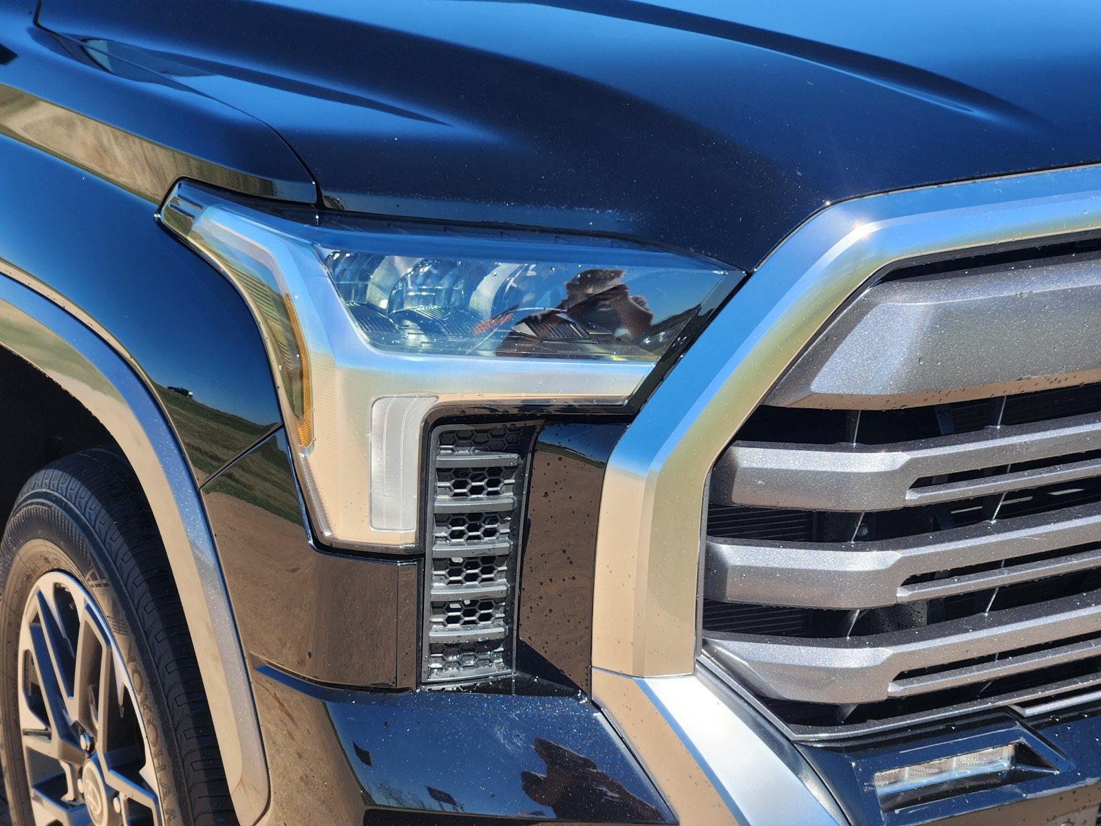 Used 2024 Toyota Tundra Limited w/ Power Package AWD/4WD image 11
