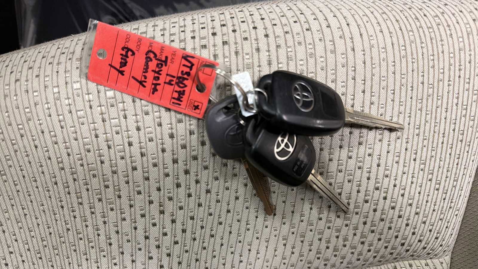 Used 2014 Toyota Camry LE FWD image 29