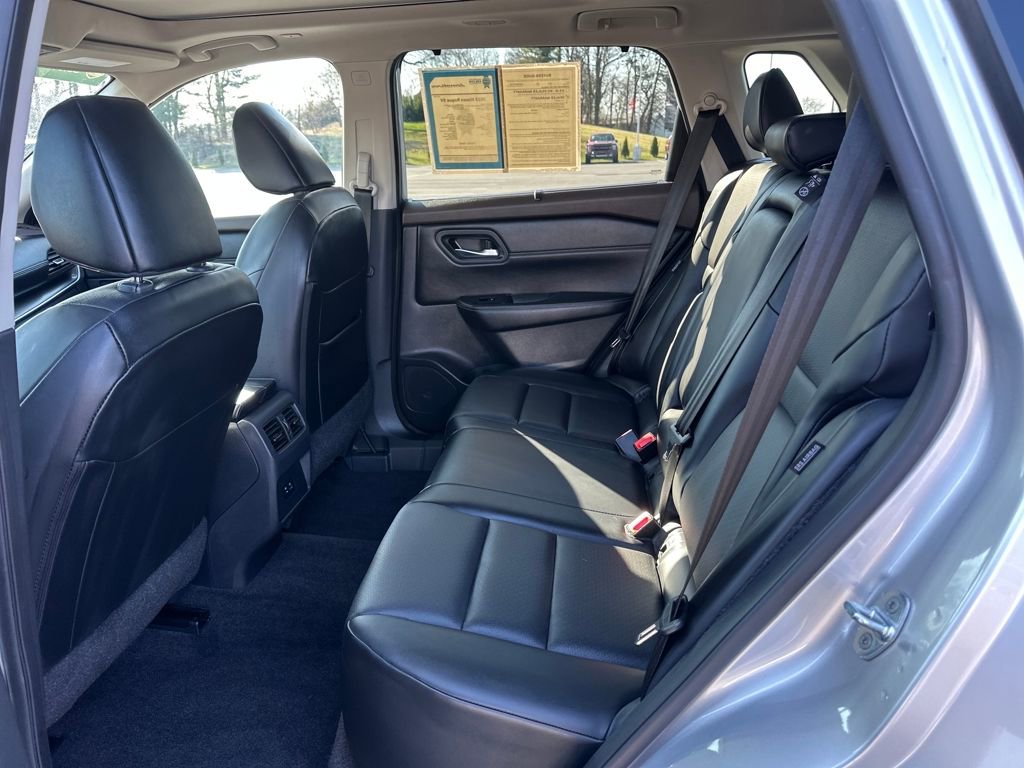 Used 2023 Nissan Rogue SV w/ SV Premium B Package image 22