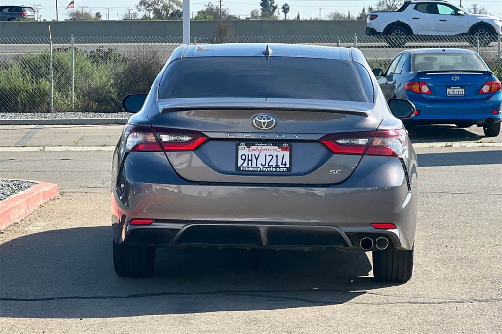 Used 2022 Toyota Camry SE image 6