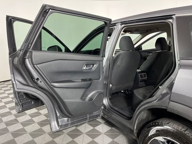 Used 2025 Nissan Rogue SV FWD image 39