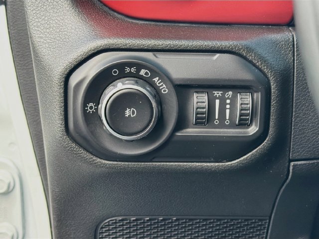 Used 2021 Jeep Wrangler Rubicon w/ Cold Weather Group AWD/4WD image 11