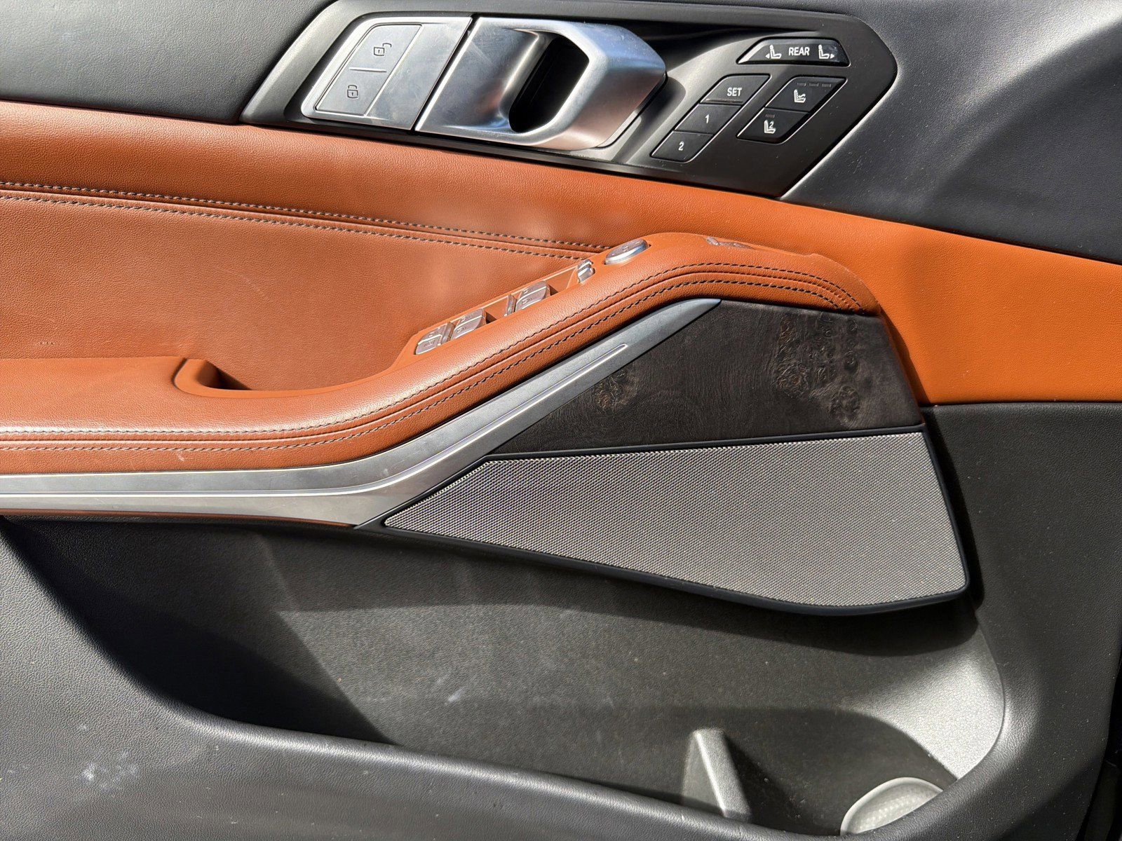 Used 2022 BMW X7 M50i w/ Dynamic Handling Package AWD/4WD image 28