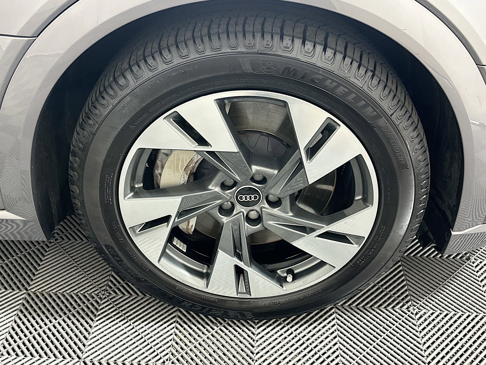 Used 2021 Audi e-tron Premium Plus w/ Premium Plus Package image 11