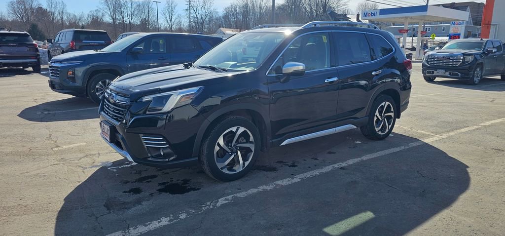 Used 2023 Subaru Forester Touring image 3